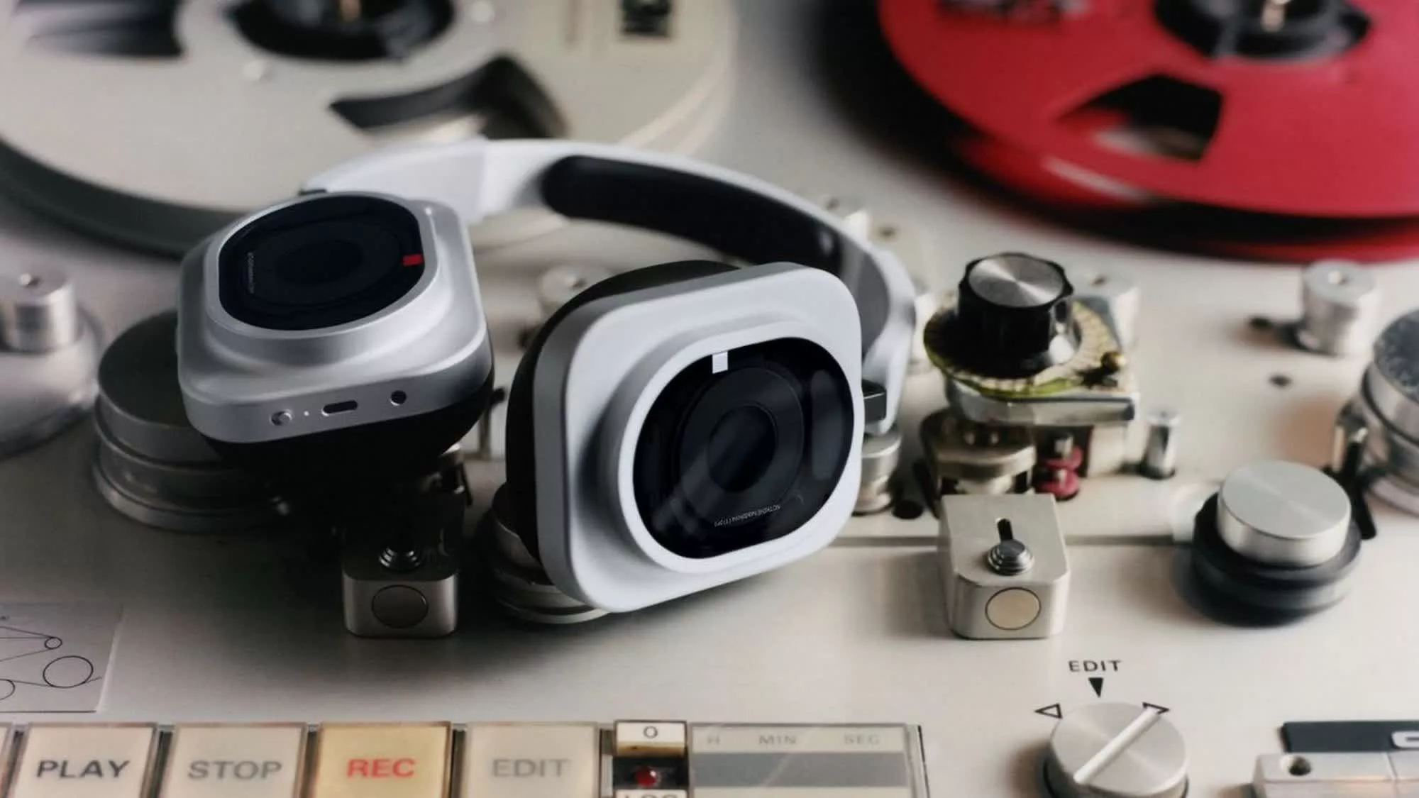 Nothing представила флагманские наушники Headphone (1) Pro Флагманские наушники Nothing Headphone 1 Pro с прозрачными элементами корпуса