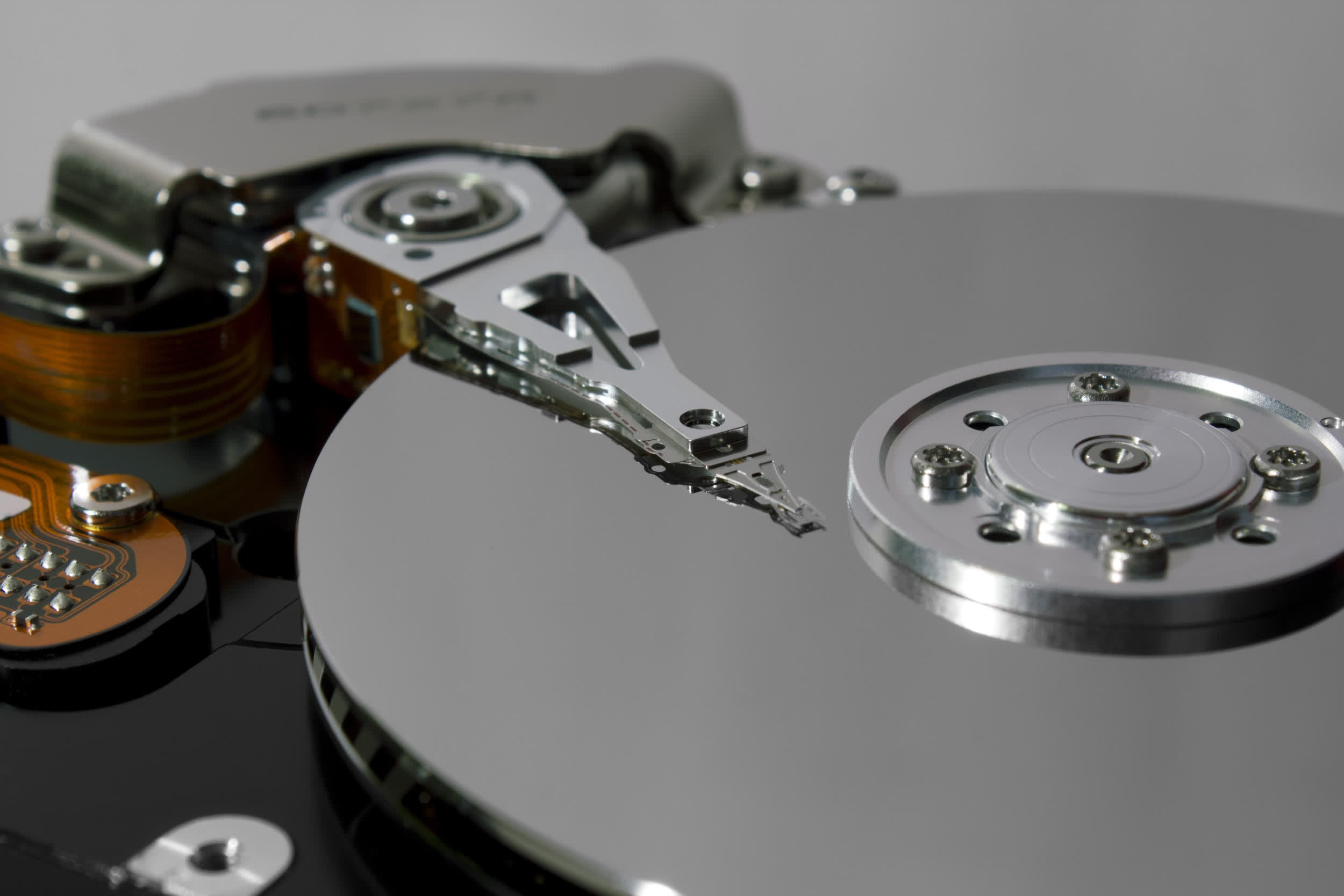 Seagate and Toshiba are reportedly fighting to acquire TDK's HDD magnetic-head technology