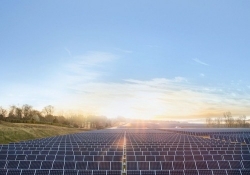 apple renewable energy greenpeace data centers solar corporate campuses lisa jackson