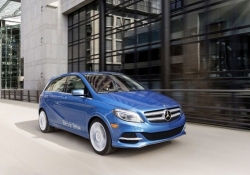 mercedes-benz b-class runs tesla battery tesla