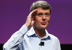blackberry ceo thorsten heins powermat blackberry ceo starbucks thorsten heins wireless charging qi gm powermat technologies wireless power consortium