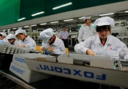 foxconn apple taiwan china factory display plant
