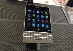 blackberry passport blackberry ces smartphone att blackberry classic ces 2015