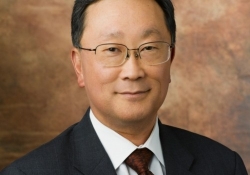 move blackberry ceo john chen