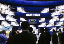 samsung smart tv voice recognition spying eavesdropping living room smart television