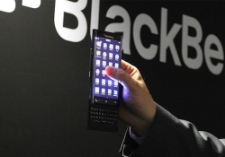 blackberry android smartphone keyboard