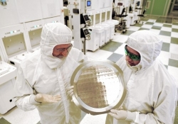 ibm chip semiconductor transistor finfet 7nm