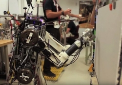robot punch walls human reflexes mit engineering robotics robots machines telerobotics disaster robot