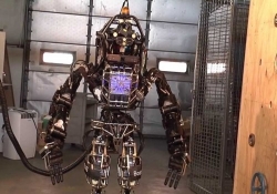 watch boston dynamic video darpa atlas robots boston dynamics bipedal