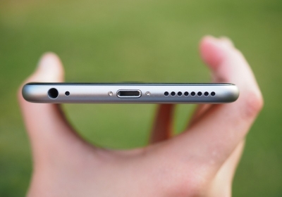 rumor iphone apple smartphone wireless bluetooth lightning connector iphone 7 earpods headphone jack 3.5mm