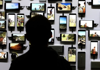 apple dominates holiday sales device activations apple tablet smartphone activations flurry mobile device