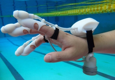 haptic sonar glove lets feel underwater touching haptic feedback sonar sonar glove