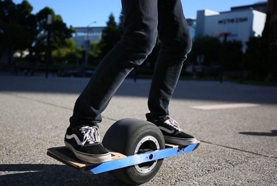 feds raid hoverboard booth ces raid patent infringement hoverboard ces 2016 u.s. marshals changzhou first international trade cz-first onewheel trotter
