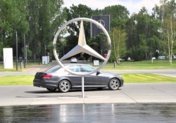 mercedes-benz robots automation assembly lines humans replacing robots