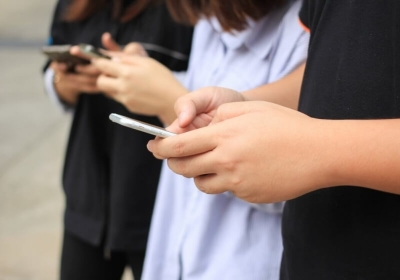 australia smartphone addiction sydney sidewalk traffic lights pedestrian lights smatphones traffic safety ground lights