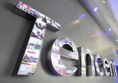 tencent clash clans supercell japan softbank sprint acquisition league of legends buyout riot games clash of clans