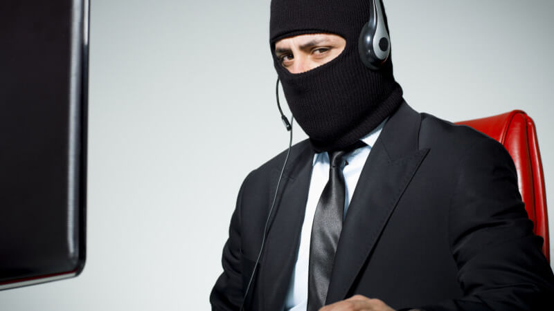 Programmer fights back against phone scammers using army of bots