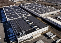 amazon green renewable power energy amazon solar fulfillment center distrobution warehouse