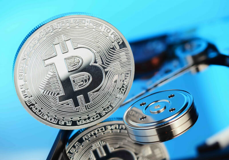 Weekend tech reading: Cryptocurrency valuations still rising, 3 years on a Hackintosh