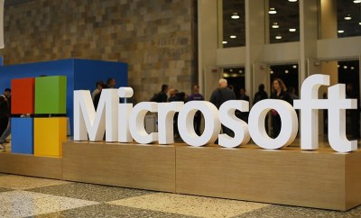 microsoft patent headphone jack