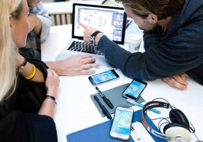 united kingdom students smartphone addiction hold