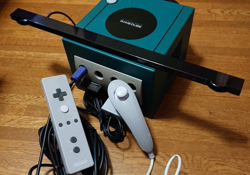 Nintendo WiiMote prototype that connects to GameCube sells at auction