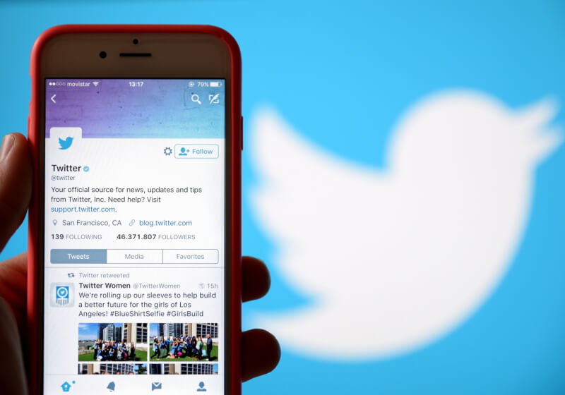 Twitter relaunches reverse-chronological feed option on iOS