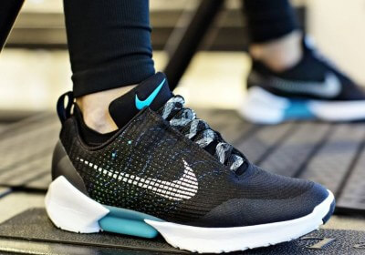 nike self-lacing shoes
