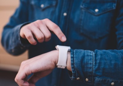 smartwatch sales strong gains npd report smartwatch