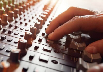 music revenue surges streaming subscription growth music riaa