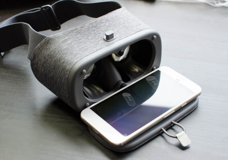 Phone-based VR suffers another blow as Hulu ends support for Google ...