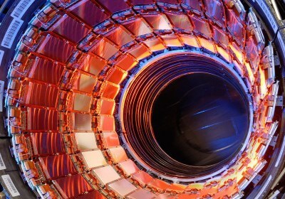 stanford researchers miniaturize particle accelerator fit silicon chip research stanford