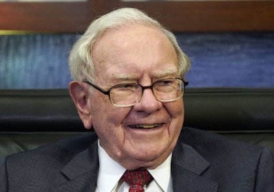 billionaire apple warren buffett iphone