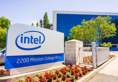 forces intel pause shipments leading server maker