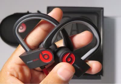 apple powerbeats2 lawsuit legal class action powerbeats with video