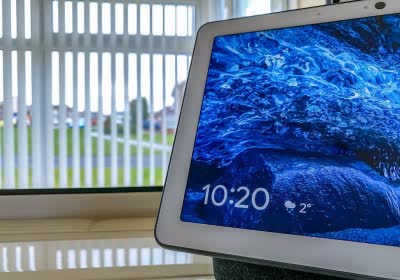 google nest hub speakers display privacy google assistant wake word with video