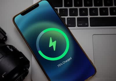 apple iphone ipad macbook patents wireless charging apple watch
