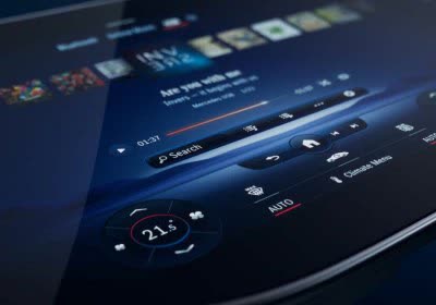 mercedes-benz hyperscreen with video