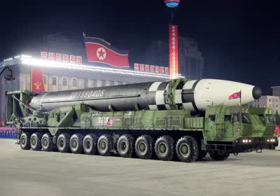 doomsday clock environment politics nuclear