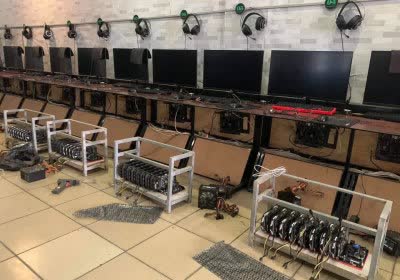 vietnamese internet cafe