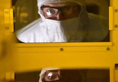 intel qualcomm manufacturing chip industry foundry tsmc wafer