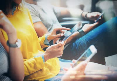 global smartphone shipments surge million yoy
