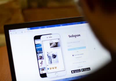 instagram facebook social desktop pc