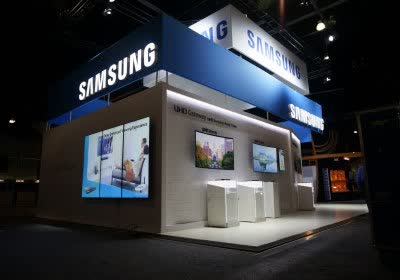 samsung with video oled stretchable display