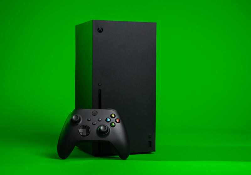 Microsoft is emailing 'valued customers' links to buy Xbox Series X