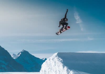 snowboarder iphone emergency sos iphone emergency
