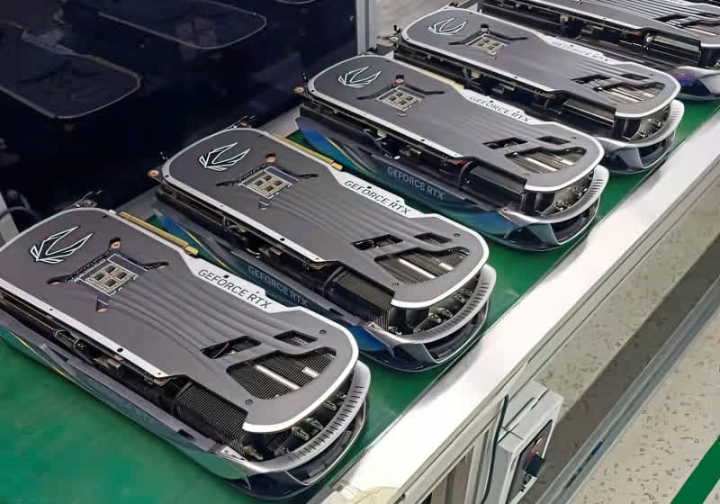 Leaked photos show a four-slot Zotac RTX 4090 and its divisive