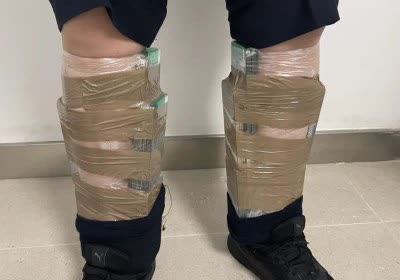 man iphones china smuggling iphone