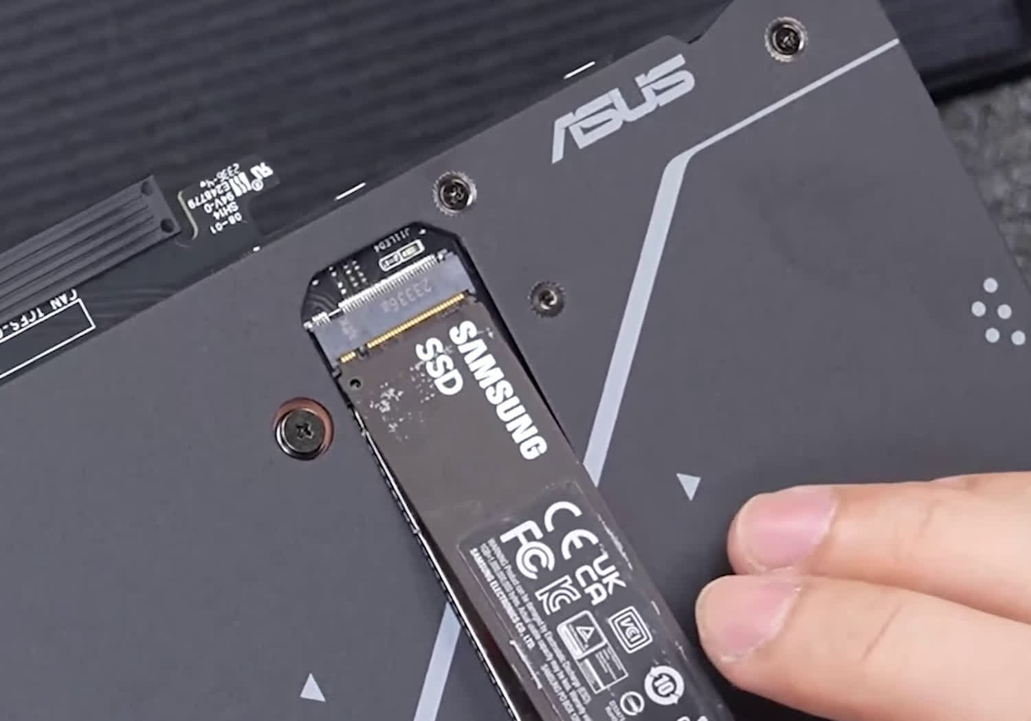 Asus unveils an RTX 4060 Ti with an M.2 slot for PCIe 5.0 SSDs or external GPUs