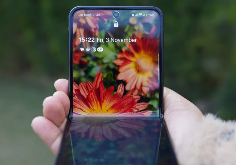 Foldable smartphones achieve record-breaking sales in Q3